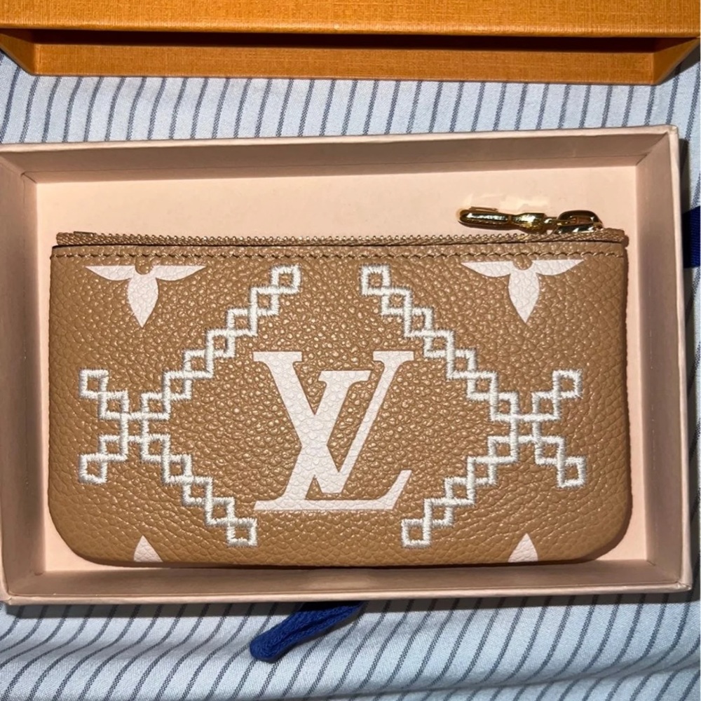 Louis Vuitton key pouch - Picture 4 of 7